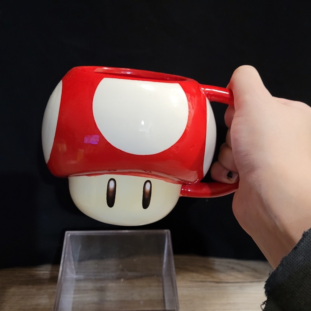 2017 Super Mario Mug - Picture 4 of 5